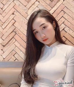 Cô Giáo Thảo Xinh Xắn Cùng Áo Dài – Sáng Lên Lớp Chiều Đến Phòng Gym