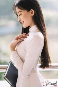Nhẹ Nhàng Cùng Nữ Sinh Mặc Áo Dài Trắng Phượng Tiên 2k2