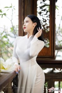 Tan Chảy Thiếu Nữ Áo Dài Trắng Khoe Mông Cực Cong